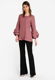 Blouse ini labuh dan longgar sesuai pada mereka yang merasai kelaianan dalam blouse. Blouse Muslimah Fesyen Muslimah Terkini