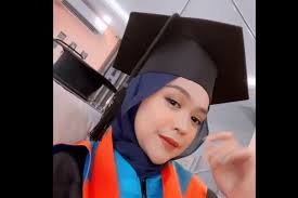 No whatsapp ria ricis asli. Lulus Kuliah Ria Ricis Wisuda Secara Online Antara News