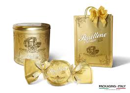Lazzaroni Amaretti Del Chiostro Panettone Classico Packaging Di Packaging In Italy Packaging Funzionale Packaging Italian Amaretti Panettone Classico
