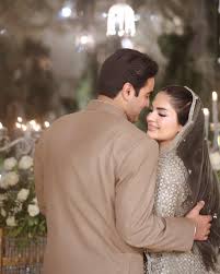 وزیراعلیٰ پنجاب مریم نواز کی صاحبزادی ماہ نور صفدر کے نکاح کی تقریب کی  تصاویر سامنے آگئیں۔ ماہ نور صفدر کے نکاح کی تقریب جاتی عمرہ میں ہوئی، تقریب  میں مسلم لیگ