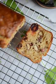 Cake Aux Fruits Secs De Marie Chioca Hum Ca Sent Bon Cake Aux Fruits Secs Recette Genoise Facile Cake Aux Fruits