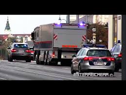 Bis 1968 lief der sportwagen als neuwagen in amerika vom band. Polizei Werttransporter Wien Begleitung Bmw X5 Eko Cobra Youtube