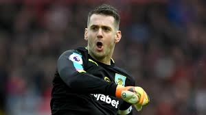 Tom heaton 'has agreed to join manchester united and act as understudy to david de gea and dean henderson' with veteran goalkeeper out of contract at aston villa this summer man united have agreed a deal to bring goalkeeper tom heaton back to the club heaton will join united after his contract at aston villa expires … Aston Villa Sign Goalkeeper Tom Heaton From Burnley