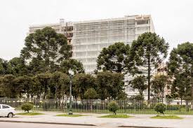 Conhecido como arena da baixada, o espaço foi o primeiro palco do futebol brasileiro a adotar o naming rights com o título de kyocera arena entre 2005 e 1º de abril de 2008 e com a escolha de curitiba para ser uma das sedes da copa do mundo de 2014, a arena, entre 2012 e 2014, foi reformada, com a ampliação de capacidade de modo a atender os padrões exigidos pela fifa. Fotografando Curitiba Tribunal De Justica Do Estado Do Parana Palacio Da Justica