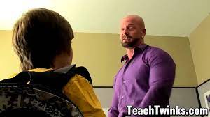 Hunky teacher anal fucks young gay pupil - XNXX.COM