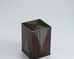 写真 box of black streaked persimmon wood dyed with sappanwood juice and with design in mosaic outl traditional japanese art traditional art japanese traditional