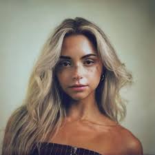 Lindsay Trahan's Instagram, Twitter & Facebook