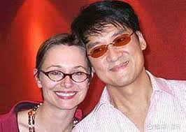 健美國籍的妻子康粹蘭Constance