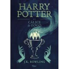 Em seu 4º ano na escola de magia e bruxaria de hogwards, harry potter é misteriosamente selecionado para participar do torneio tribruxo, uma competição internacional em que precisará enfrentar alunos mais velhos e experientes de hogwards e também de outras escolas de magia. Livro Harry Potter E O Calice De Fogo Jk Rowling