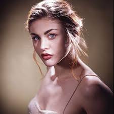 Frances Bean Cobain Daughter Of Courtney Love Kurt Cobain What A Beauty She Has That Retro Old Holl Frances Bean Cobain Old Hollywood Old Hollywood Style