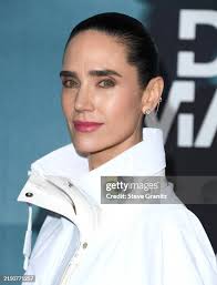 Kyra Gardner and Jimmi Simpson attend the Los Angeles premiere of... News  Photo