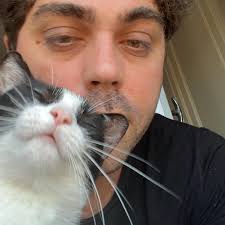 Paura a Peschici per una tromba marina che ha sfiorato il tratto costiero  della cittadina garganica. Le forti raffiche di vento hanno divelto il  tetto del ristorante Il Trabucco di Monte