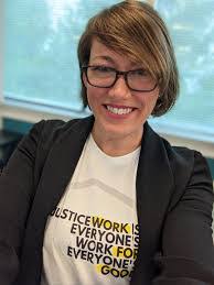 Michelle Cottrell's Instagram, Twitter & Facebook