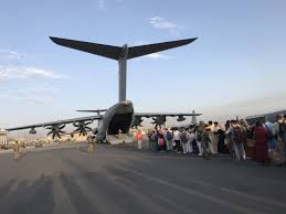 Attentato all'aeroporto di kabul, kamikaze si ã¨ fatto esplodere. N Oi Ll6am6mim