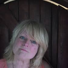 Lynn Hoyle's Instagram, Twitter & Facebook