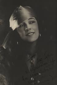 Jeanne Gordon's Instagram, Twitter & Facebook