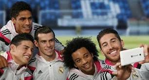Luís figo became the first real madrid footballer to win the fifa world player of the year in 2001. Real Madrid Smile Real Madrid Football Club Real Madrid Football Real Madrid
