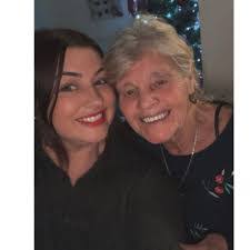 Lynette Robbins's Instagram, Twitter & Facebook