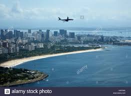 Online hören santos radiosender wie saudade fm, rádio soft music no stress, santa cecília fm, rádio bossa jazz brasil, guaruja fm und viele mehr. Flugzeug Kommt An Land Am Flughafen Santos Dumont Rio De Janeiro Brasilien Sudamerika Stockfotografie Alamy