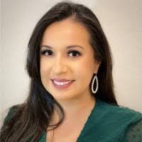 Lara Austin's Instagram, Twitter & Facebook