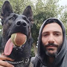 היא יכולה למכור קרח לאסקימוסים. זה מה שאומרים עלי. לאנטרטיקה עדיין לא  הגעתי, בינתיים אני כאן. נעים מאוד, אני רותה, יועצת שיווק ומלווה עיסקית.  תודה שהצטרפתם אלי. אז מה מחכה לנו כאן?