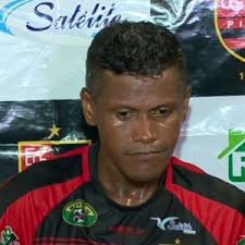 Restaurante de Messi retira camisa autografada de Neymar da parede