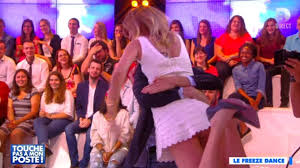 Kendall jenner, poitrine nue sous sa robe transparente, embrase cannes 2018.au lendemain du récital en dior de bella hadid, sa copine kendall jenner est. Caroline Ithurbide Nue Sous Sa Robe Zapping People Du 17 06 2015 Video Dailymotion