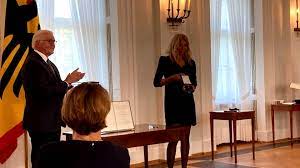 Kenneth lloyd, 41marilyn lloyd, 80emily nickell, 47. Lisa Federle Erhalt Bundesverdienstkreuz Rtf 3