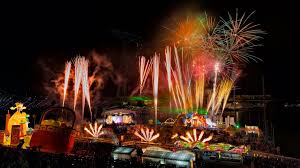 To get there, the entry gateway to the venue starts from the bay side walk from the esplanade. River Hongbao Singapore Visit Singapore Official Site