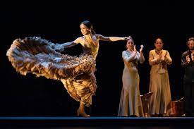 Bata De Cola Cia Olga Pericet Foto Paco Villalta Diseno Yaiza Pinillos Flamenco Dancing Spanish Dance Flamenco