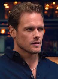 Acabo de verlo en esta peli. Q no es mí estilo. Solo la mire por él. Y lo  amo mas!! Me encantó! Q bien le sienta ser el malo. Mí licántropo ♥️🥰🤤🫠