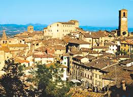 Cortona, city, toscana regione, central italy, on the southern slope of san egidio hill just north of lake trasimeno.the roman corito, it was probably of umbrian origin but was later an important etruscan magisterial centre. Arezzo Cortona Und Umgebung Skiurlaub Ferienwohnungen Ferienhauser