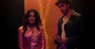 Jul 23, 2021 · lights, camera, romance! Sex Life Leads Adam Demos And Sarah Shahi Are Dating In Real Life Too
