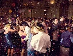 A New Year S Wedding Or Proposal Share Your Proposal Story With Us By February 15 2015 To Win New Years Wedding New Years Eve Weddings New Years Eve Kiss