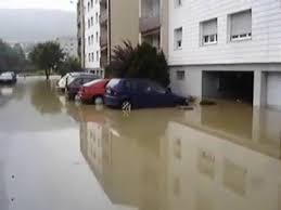 Inondations et routes coupées après de fortes pluies, notamment en valais. Inondations Suisse Delemont 9 Aout 2007 Youtube