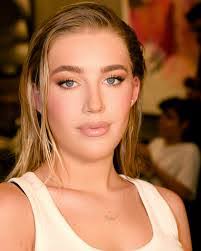 Elie Stephan's Instagram, Twitter & Facebook