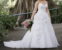 Get ready for your next big occasion with jarlo's range of women's evening and occasion wear today. Jojo Marquez One Off Original Collection Preloved Wedding Dress Stillwhite