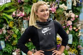 Sophia thiel verrät die beste übung, um abzunehmen — ihr müsst dafür nicht mal ins fitnessstudio. Sophia Thiel Dieser Neue Look Uberrascht Gala De