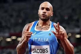 Primul record mondial în proba atletică de 100 m bărbați a fost recunoscută de către international association of athletics federations în anul 1912, anul creării acestui organism internațional dedicat atletismului. Ouqn3dcvmprrum