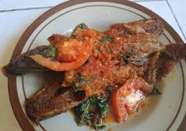 Assalamu'alaikum sahabat dapur abrar, kali ini kami akan memberikan salah satu resep masakan khas kota jogja yaitu mangut lele. Langkah Mudah Untuk Menyiapkan Mangut Lele Pedas Yang Enak Kreasi Masakan