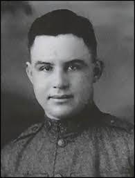 Edward Cutter's Instagram, Twitter & Facebook