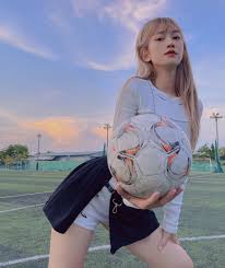 Như nghi có nói thì bảo nghi là một cô gái chơi bóng đá từ nhỏ, vì thế lợi thế của nghi là nghi biết và hiểu hết phần lớn về cách thức và luật lệ của bộ. Le Bá»'ng Hot Girl 6 Triá»‡u Follow Bá»‹ Che Thiáº¿u Hiá»ƒu Biáº¿t Khi Tham Gia Nong Cung Euro 2020