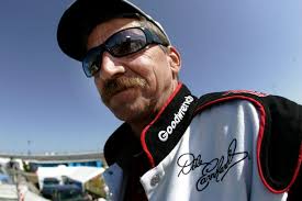 PHOTOS: Fans react to Dale Earnhardt's death after 2001 Daytona 500 crash