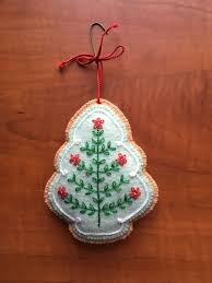 2013 Felt Embroidered Cookie Christmas Tree Ornament From Scrap Saver S Christmas Felt Ornaments Patterns Felt Christmas Tree Embroidered Christmas Ornaments