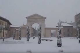 Una guía de turismo familiar, con pasatiempos y espacios para dibujar y colorear, que te permite descubrir madrid de la mano de bob esponja, el simpático. Que Tiene Que Ocurrir Para Que Nieve Dream Alcala