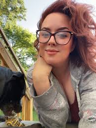 Introduction of a married mom in the dull women's club