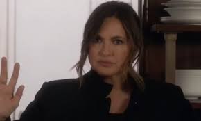 A journalist who hosts a program that exposes predators gets a disturbing package from a stalker, but it may also help her find the person who kidnapped her sister 25 years ago, with the help of detective benson and sonya paxton. Law Order Svu Season 22 Episode 12 In The Year We All Fell Down Trailer Release Date Startattle