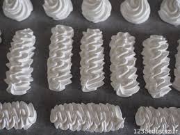 Meringue Suisse 9 Astuces Pour Reussir Les Meringues 1 2 3 Degustez Recette En 2020 Meringue Suisse Meringue Meringue Aux Fraises