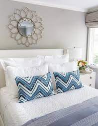 As a guide lead home stylist at west elm, mariam recommends using no less than three cushions, and one or two pillows on each side of a bed. How To Arrange Pillows On A Queen Bed Five Simple Formulas That Work Driven By Decor