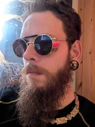 a clean and efficient vertical hydroponic system mounted